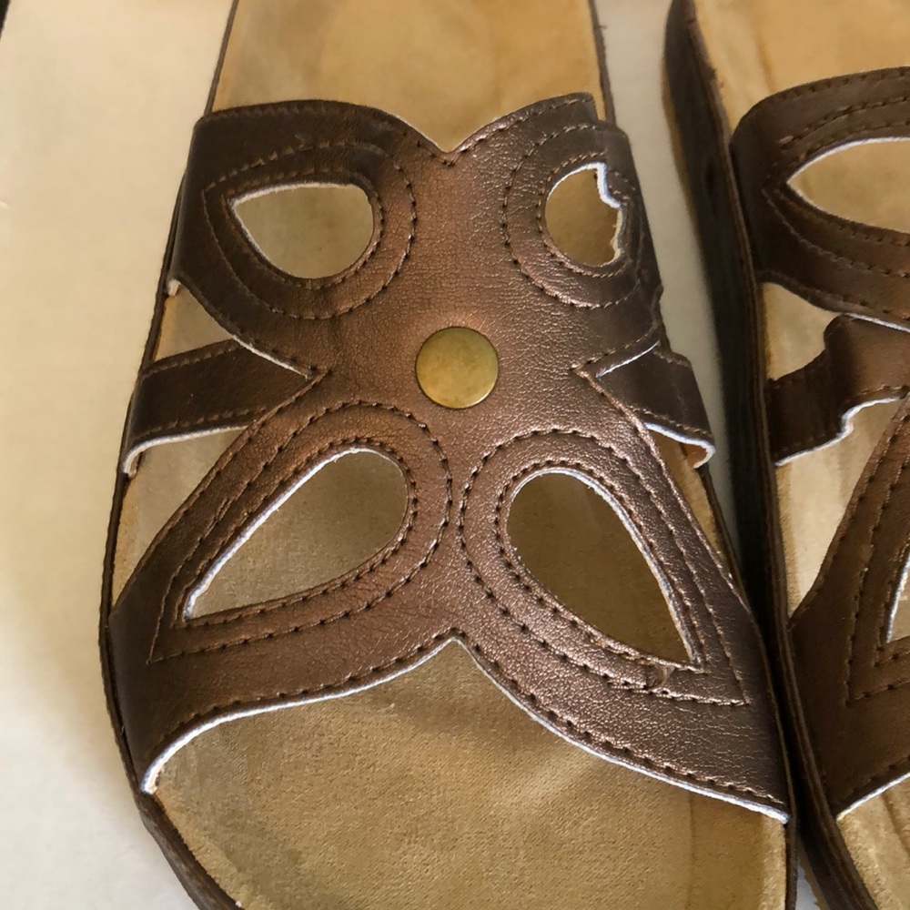 AVON sandals SIZE 8W - Picture 2 of 8